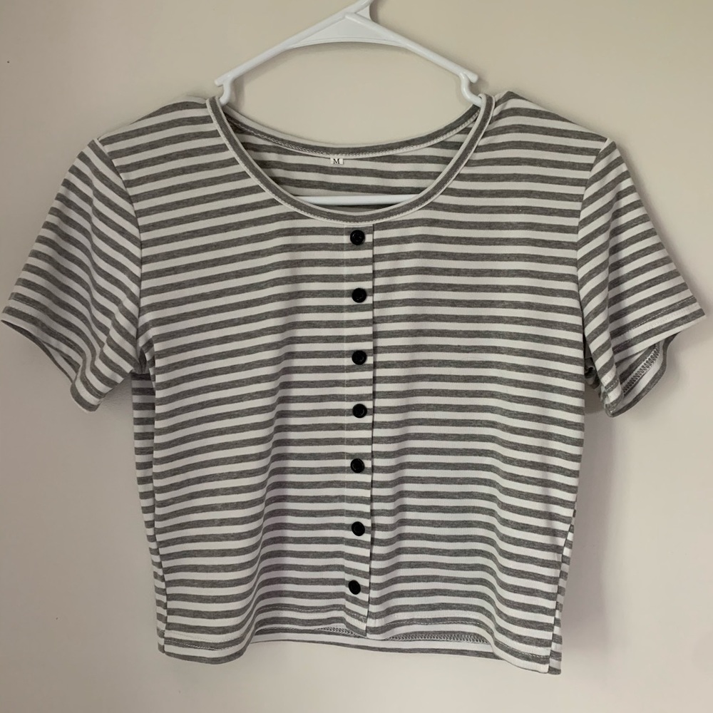 Grey and white striped cropped tee